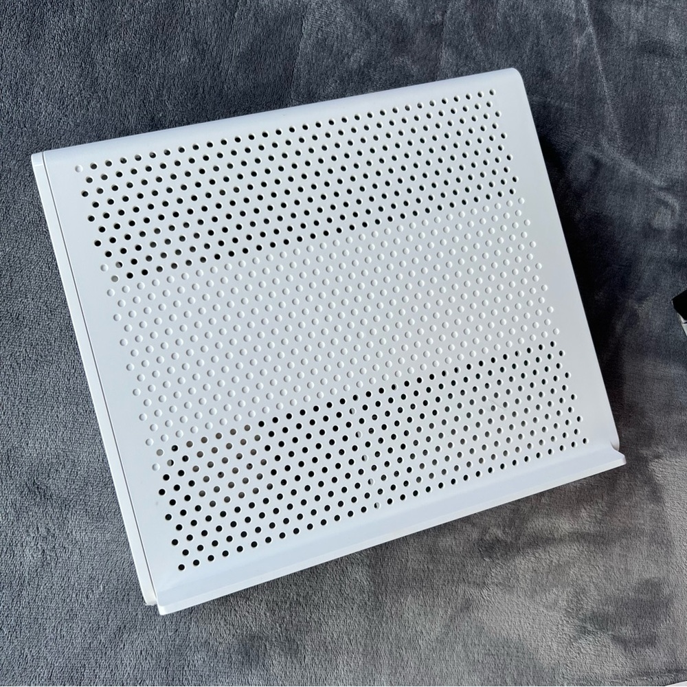 Motorola/Arris
SURFboard® Cable Modem & Wi-Fi® Router
Excellent condition - Picture 2 of 13